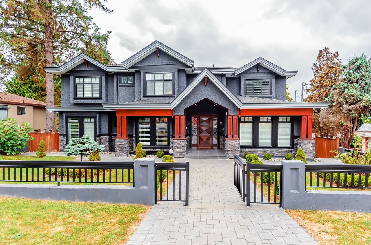 Before engaging in property settlement discussions, you should get professional advice